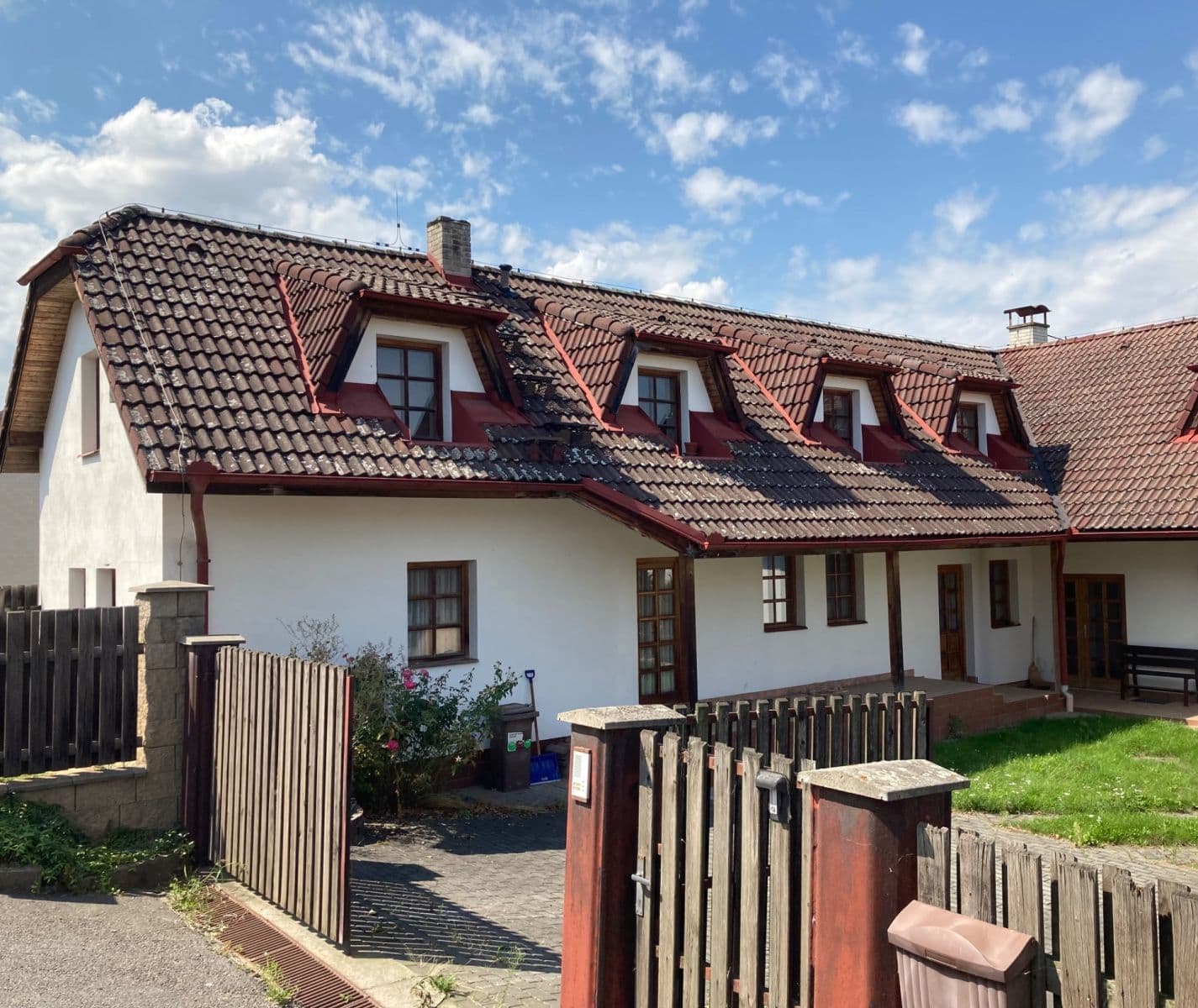 Prenájom bytu 4-izbový 152 m², Zlatá, Středočeský kraj Prenájom bytu 4-izbový 152 m², Zlatá, Středočeský kraj