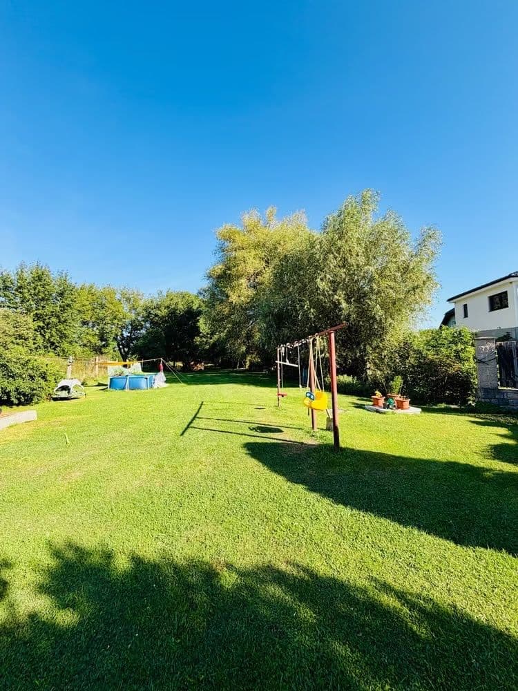Prenájom bytu 4-izbový 152 m², Zlatá, Středočeský kraj Prenájom bytu 4-izbový 152 m², Zlatá, Středočeský kraj