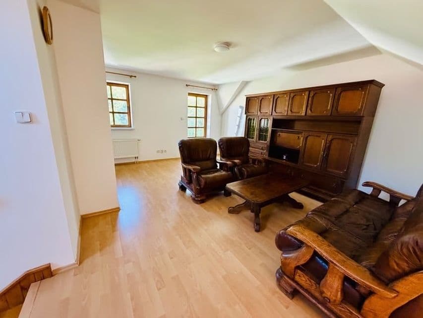 Prenájom bytu 4-izbový 152 m², Zlatá, Středočeský kraj Prenájom bytu 4-izbový 152 m², Zlatá, Středočeský kraj