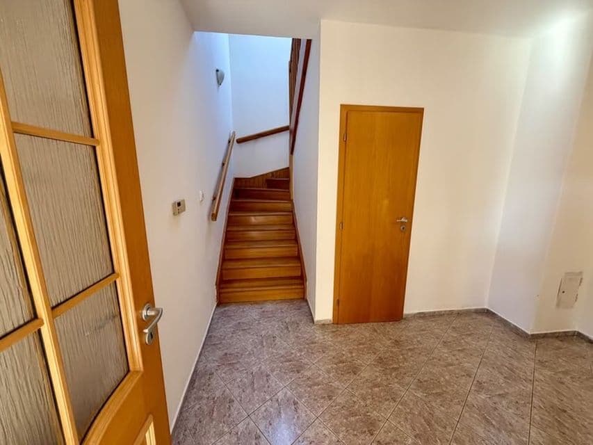 Prenájom bytu 4-izbový 152 m², Zlatá, Středočeský kraj Prenájom bytu 4-izbový 152 m², Zlatá, Středočeský kraj