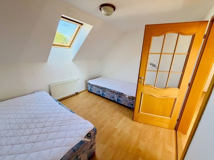 Prenájom bytu 4-izbový 152 m², Zlatá, Středočeský kraj Prenájom bytu 4-izbový 152 m², Zlatá, Středočeský kraj