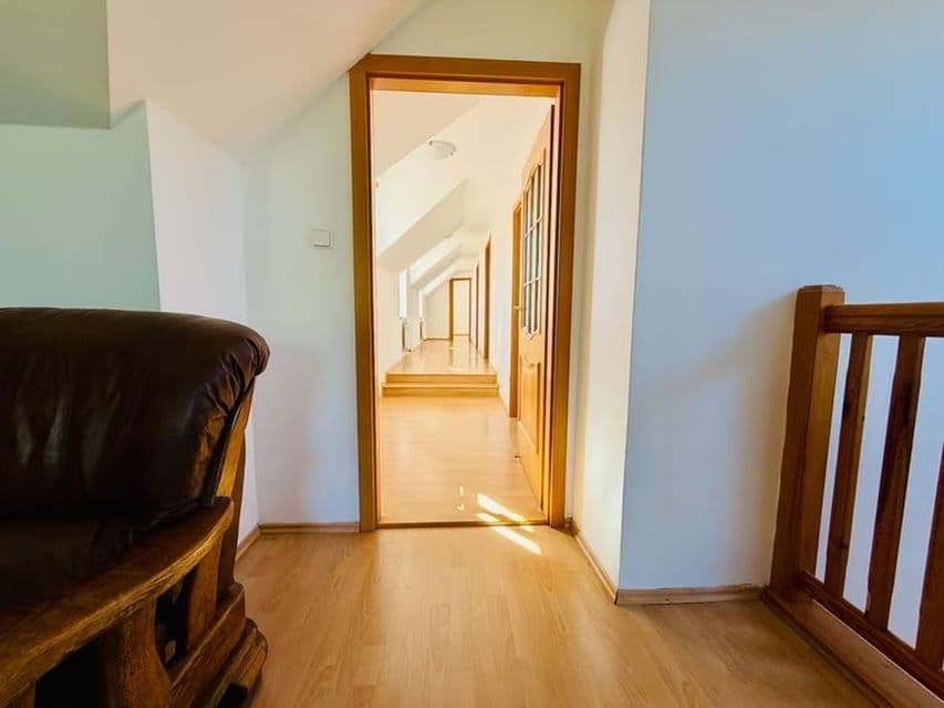 Prenájom bytu 4-izbový 152 m², Zlatá, Středočeský kraj Prenájom bytu 4-izbový 152 m², Zlatá, Středočeský kraj
