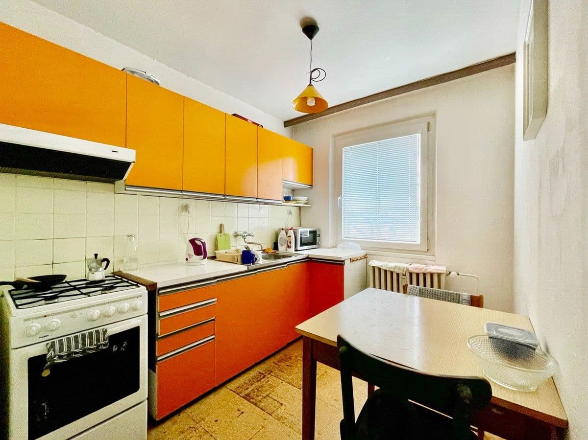 Prenájom bytu 3-izbový 74 m², Svojetická, Praha, Praha Prenájom bytu 3-izbový 74 m², Svojetická, Praha, Praha