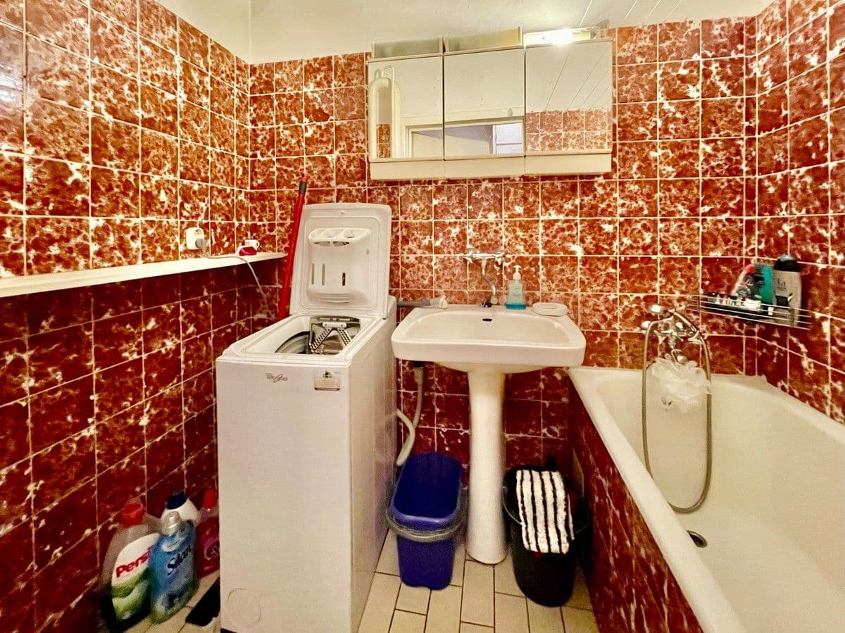 Prenájom bytu 3-izbový 74 m², Svojetická, Praha, Praha Prenájom bytu 3-izbový 74 m², Svojetická, Praha, Praha