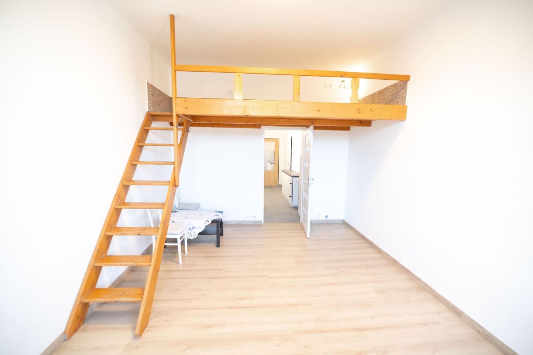 Prenájom bytu 1-izbový 35 m², Voroněžská, Praha, Praha Prenájom bytu 1-izbový 35 m², Voroněžská, Praha, Praha