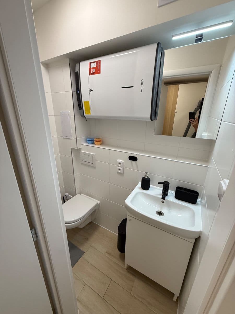 Prenájom bytu 1-izbový 29 m², Děčínská, Praha, Praha Prenájom bytu 1-izbový 29 m², Děčínská, Praha, Praha