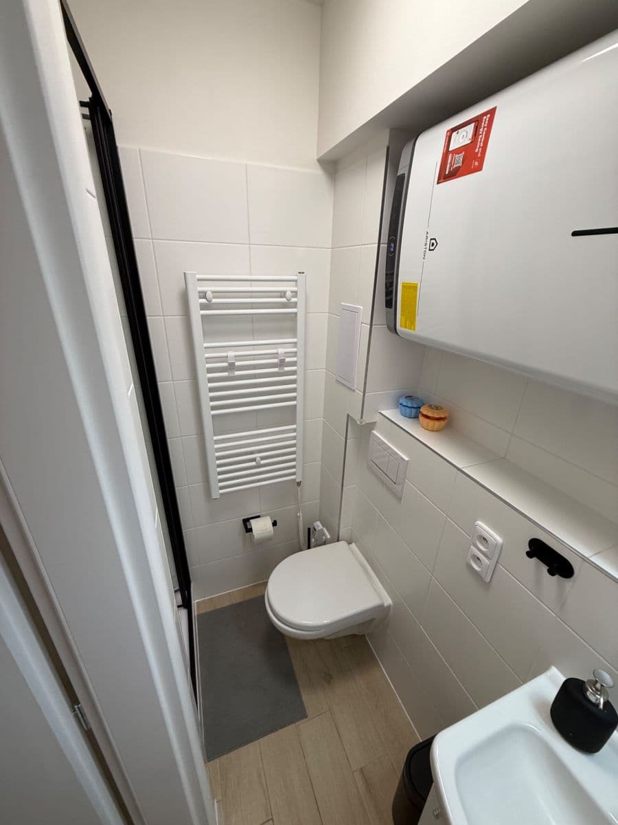 Prenájom bytu 1-izbový 29 m², Děčínská, Praha, Praha Prenájom bytu 1-izbový 29 m², Děčínská, Praha, Praha