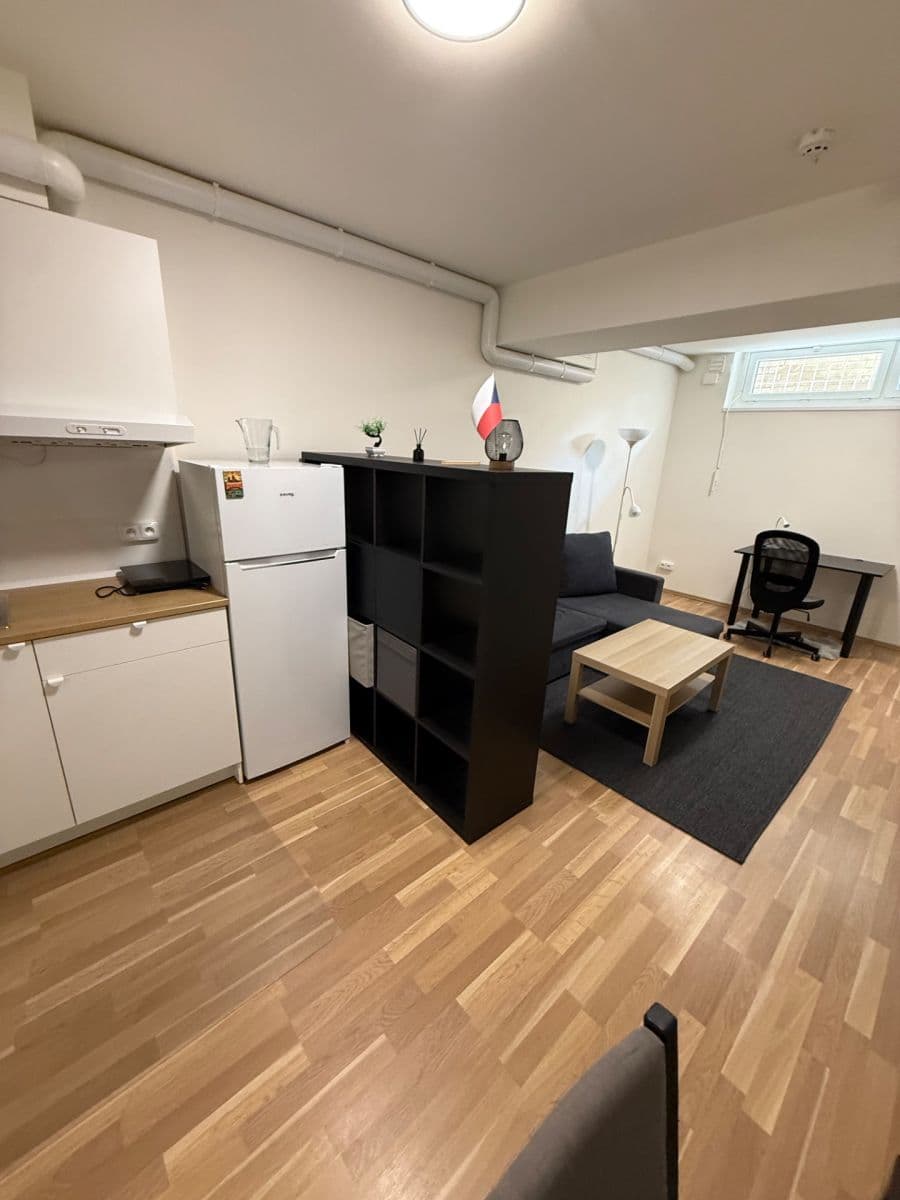 Prenájom bytu 1-izbový 29 m², Děčínská, Praha, Praha Prenájom bytu 1-izbový 29 m², Děčínská, Praha, Praha