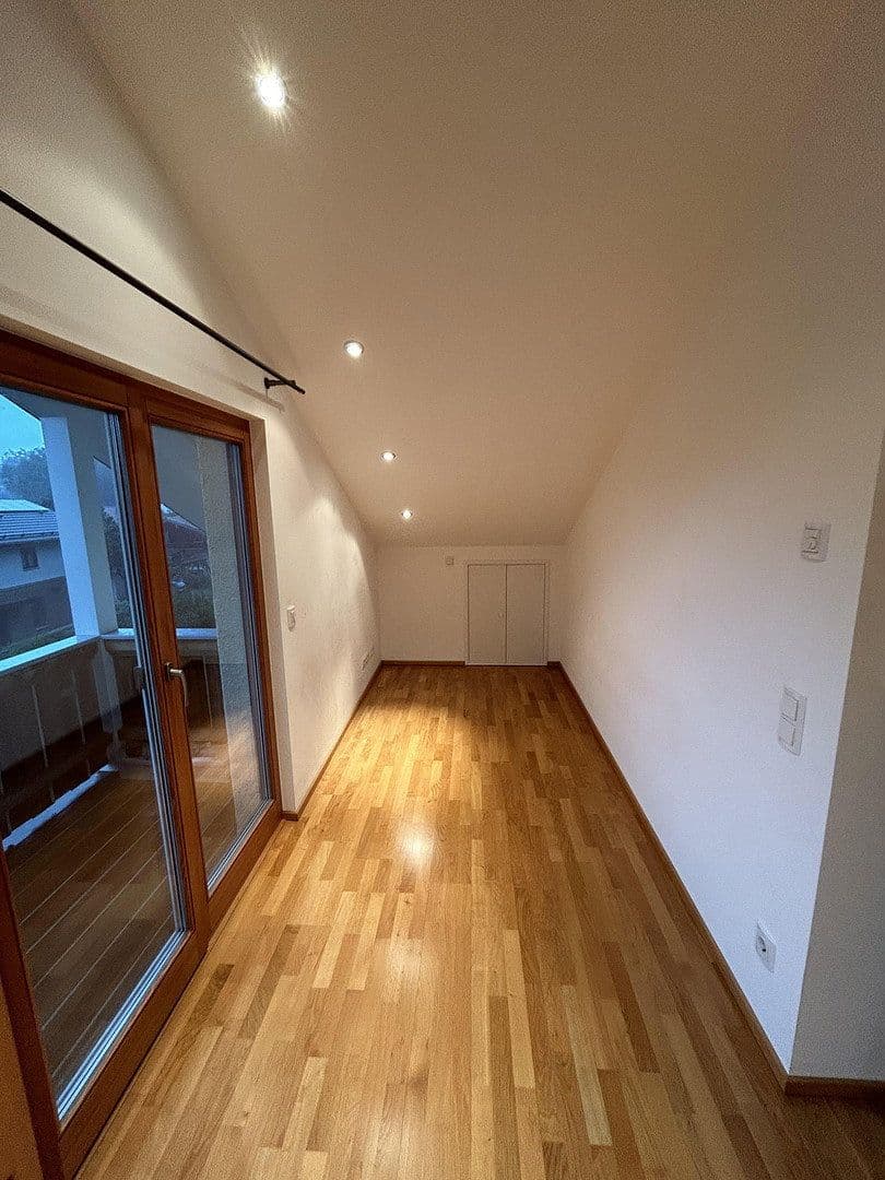 Prenájom bytu 2-izbový 76 m², Sailerbachstraße 20, Neubeuern, Bavorsko Prenájom bytu 2-izbový 76 m², Sailerbachstraße 20, Neubeuern, Bavorsko