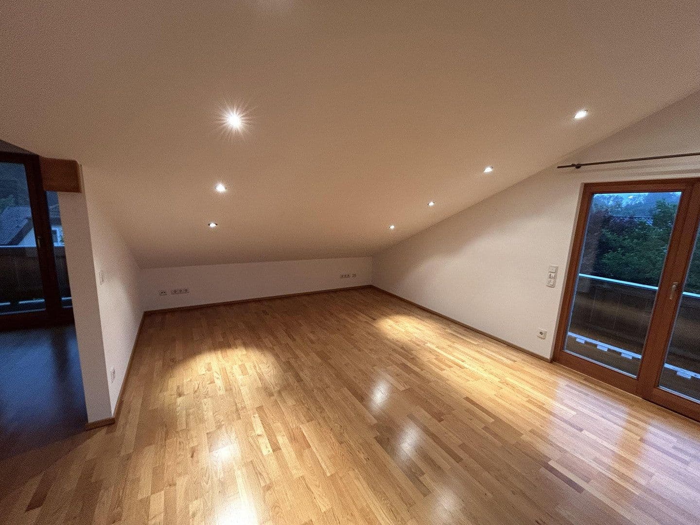 Prenájom bytu 2-izbový 76 m², Sailerbachstraße 20, Neubeuern, Bavorsko Prenájom bytu 2-izbový 76 m², Sailerbachstraße 20, Neubeuern, Bavorsko