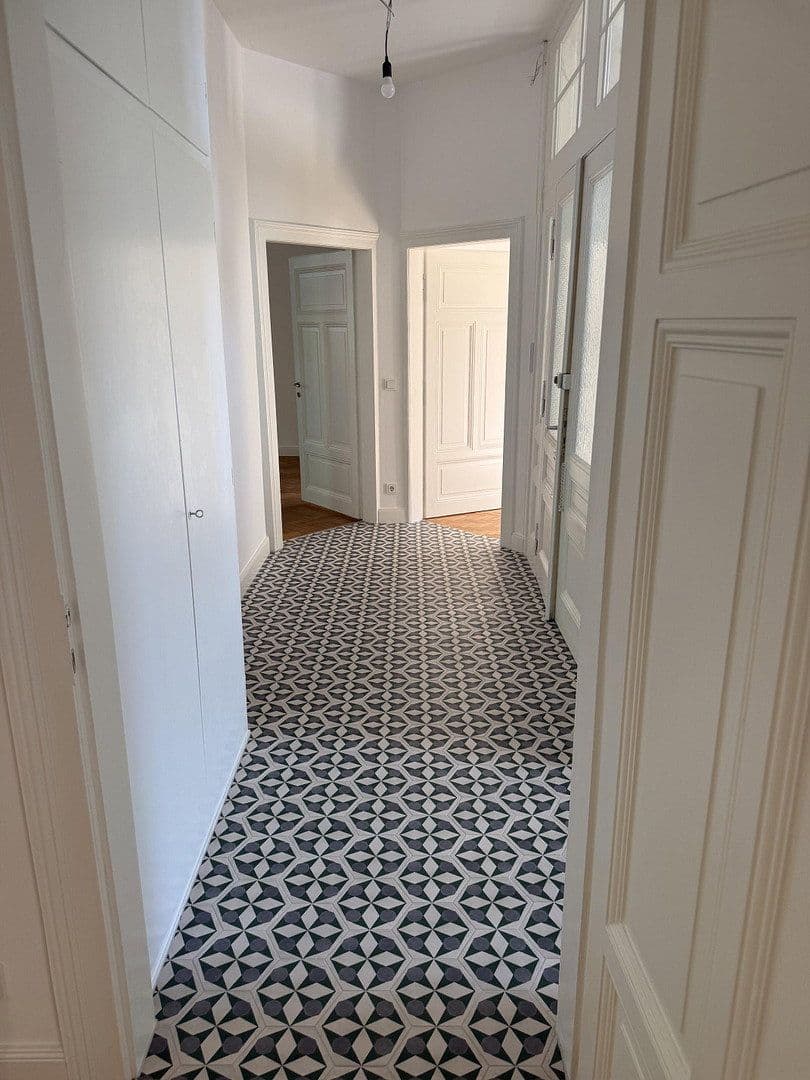 Prenájom bytu 4-izbový 100 m², Robert Koch Strasse, Offenbach, Hesensko Prenájom bytu 4-izbový 100 m², Robert Koch Strasse, Offenbach, Hesensko