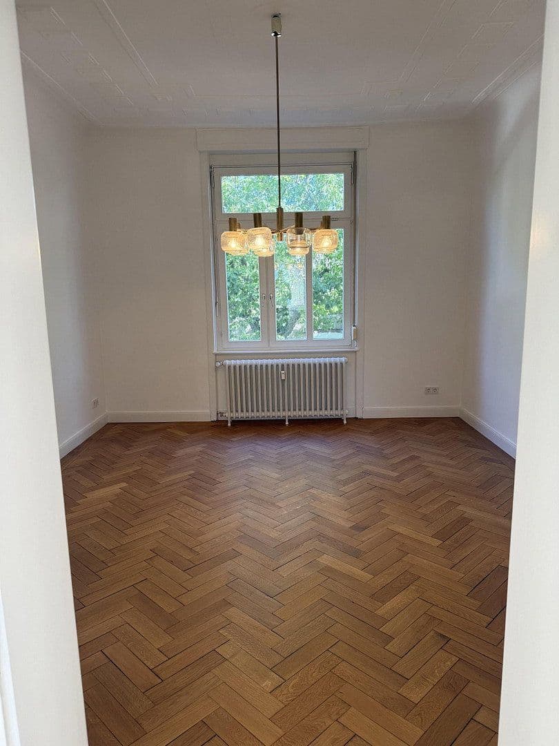 Prenájom bytu 4-izbový 100 m², Robert Koch Strasse, Offenbach, Hesensko Prenájom bytu 4-izbový 100 m², Robert Koch Strasse, Offenbach, Hesensko
