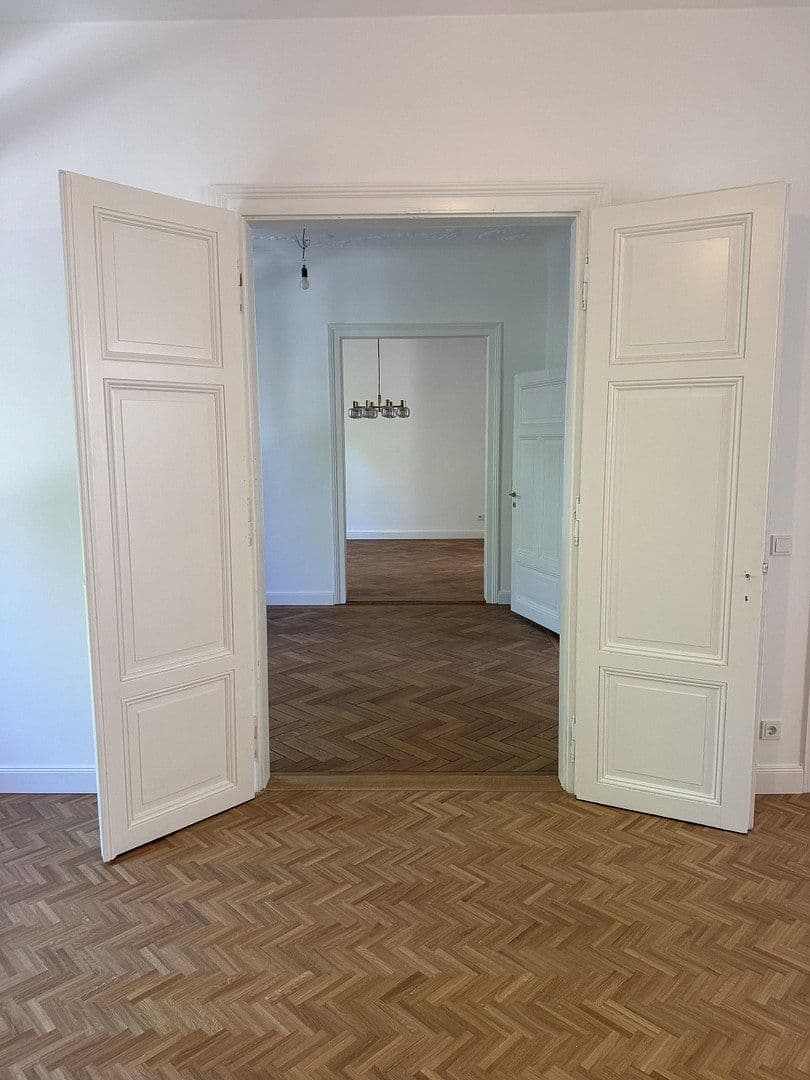 Prenájom bytu 4-izbový 100 m², Robert Koch Strasse, Offenbach, Hesensko Prenájom bytu 4-izbový 100 m², Robert Koch Strasse, Offenbach, Hesensko
