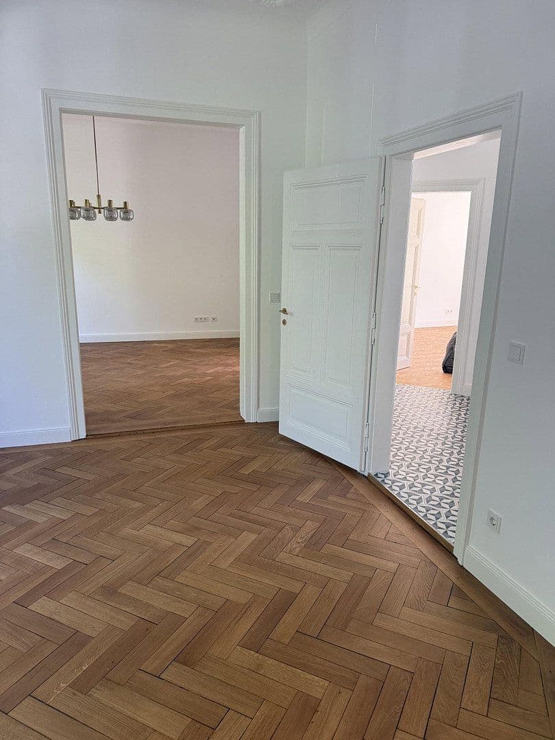 Prenájom bytu 4-izbový 100 m², Robert Koch Strasse, Offenbach, Hesensko Prenájom bytu 4-izbový 100 m², Robert Koch Strasse, Offenbach, Hesensko