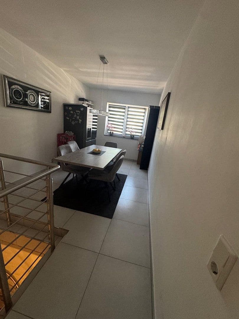 Prenájom bytu 7-izbový 164 m², Bantzerweg 4 A, Gießen, Hesensko Prenájom bytu 7-izbový 164 m², Bantzerweg 4 A, Gießen, Hesensko
