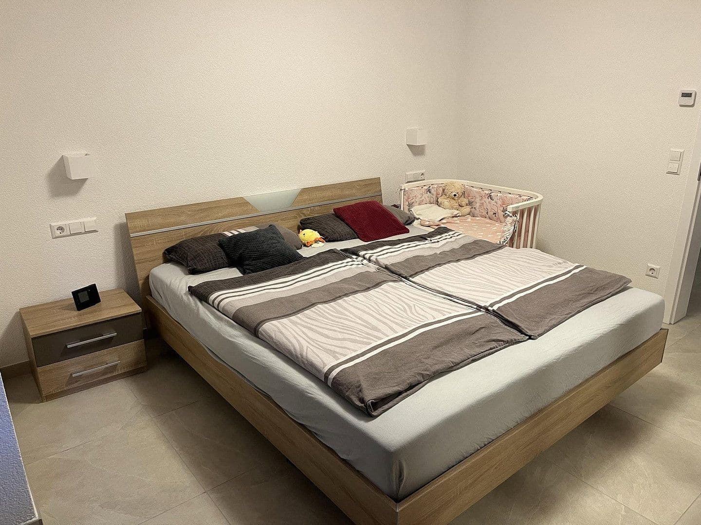 Prenájom bytu 4-izbový 117 m², Amselrain 34, Oberderdingen, Bádensko-Wurttembersko Prenájom bytu 4-izbový 117 m², Amselrain 34, Oberderdingen, Bádensko-Wurttembersko