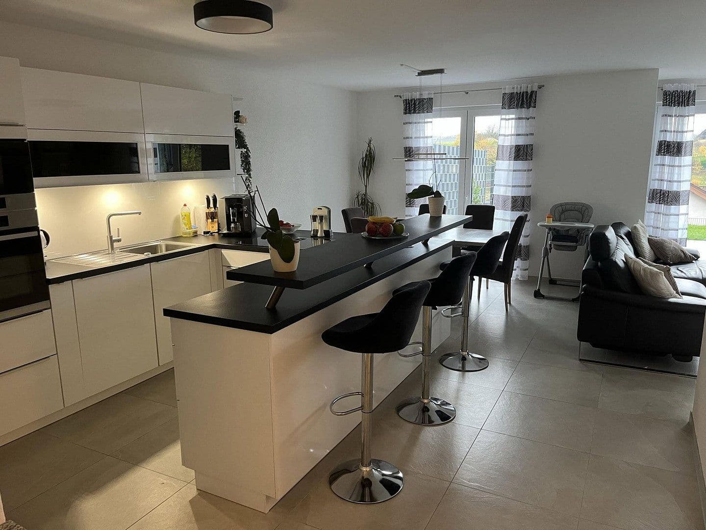 Prenájom bytu 4-izbový 117 m², Amselrain 34, Oberderdingen, Bádensko-Wurttembersko Prenájom bytu 4-izbový 117 m², Amselrain 34, Oberderdingen, Bádensko-Wurttembersko