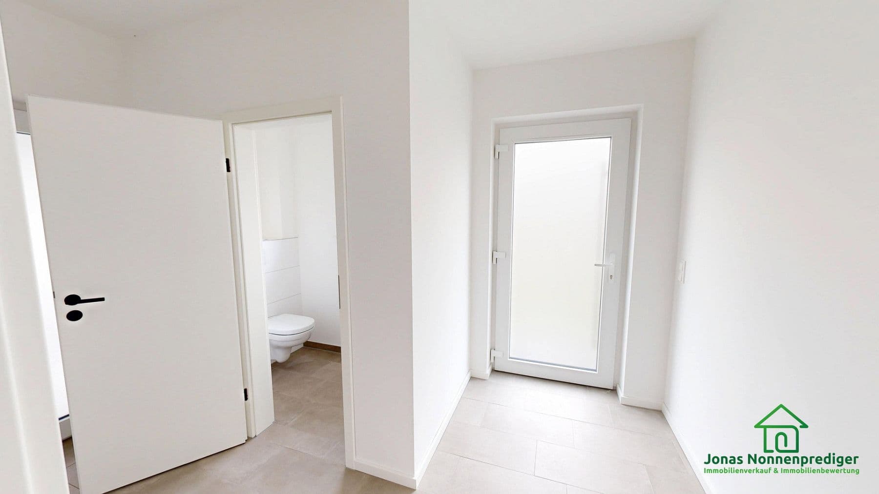 Predaj domu 144 m², pozemok 337 m², Kühls Acker 18, Schwerin, Meklenbursko-Predpomoransko Predaj domu 144 m², pozemok 337 m², Kühls Acker 18, Schwerin, Meklenbursko-Predpomoransko