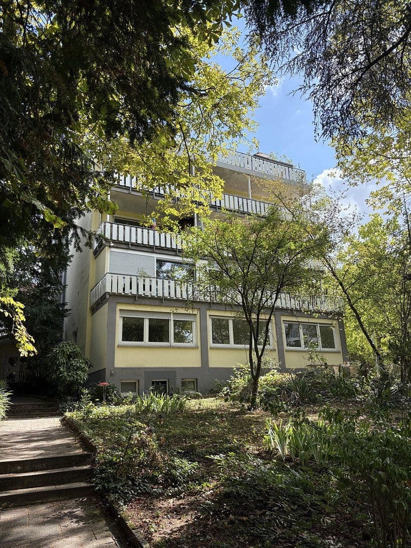 Prenájom bytu 4-izbový 128 m², Wiesbaden, Hesensko Prenájom bytu 4-izbový 128 m², Wiesbaden, Hesensko
