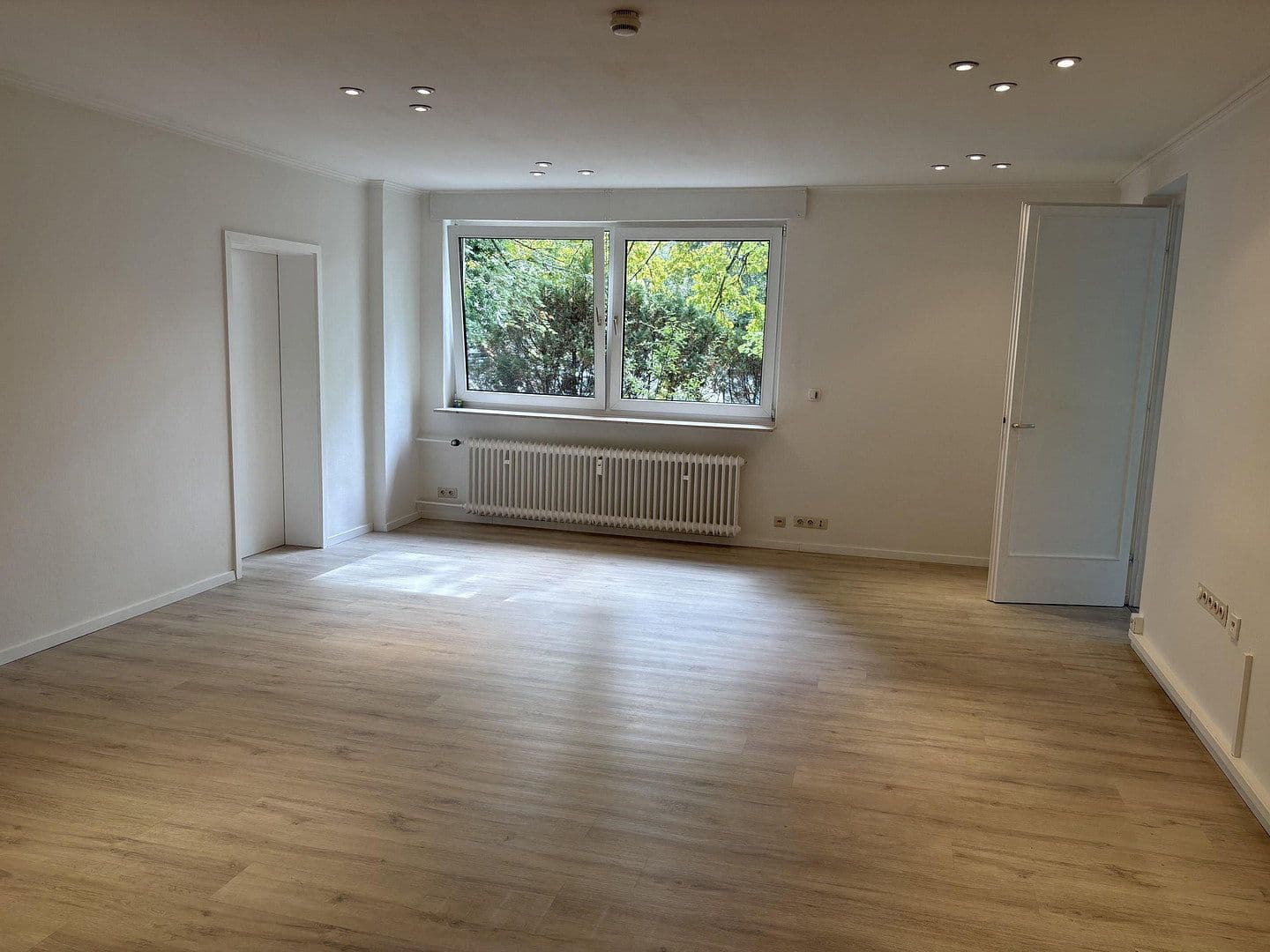 Prenájom bytu 4-izbový 128 m², Wiesbaden, Hesensko Prenájom bytu 4-izbový 128 m², Wiesbaden, Hesensko