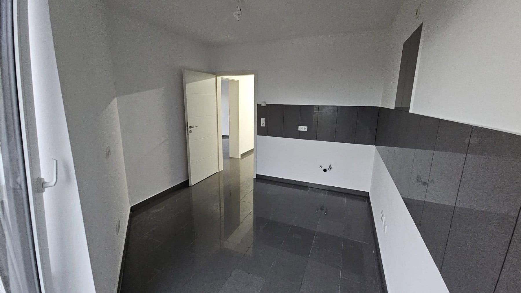 Prenájom bytu 3-izbový 80 m², Bad Vilbel, Hesensko Prenájom bytu 3-izbový 80 m², Bad Vilbel, Hesensko