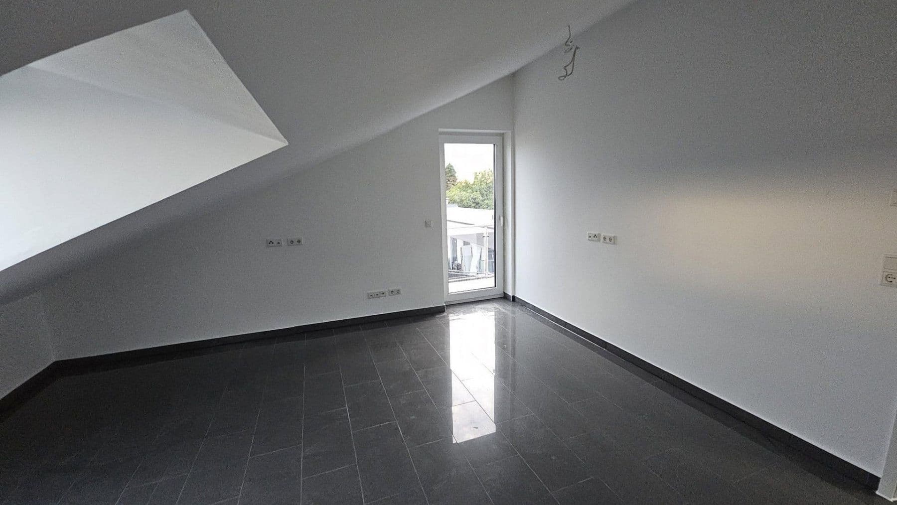 Prenájom bytu 3-izbový 80 m², Bad Vilbel, Hesensko Prenájom bytu 3-izbový 80 m², Bad Vilbel, Hesensko