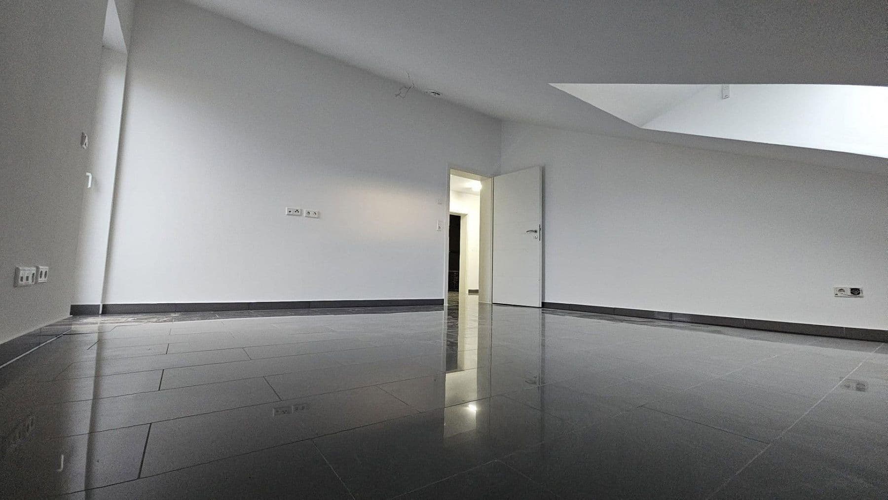Prenájom bytu 3-izbový 80 m², Bad Vilbel, Hesensko Prenájom bytu 3-izbový 80 m², Bad Vilbel, Hesensko