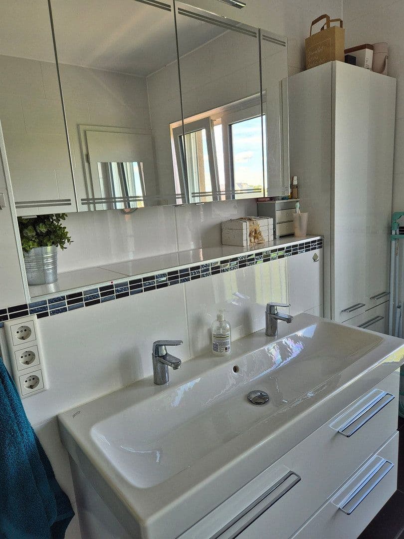 Prenájom bytu 4-izbový 128 m², Pfarrer-Mühlhauser-Str. 13, Karlsfeld, Bavorsko Prenájom bytu 4-izbový 128 m², Pfarrer-Mühlhauser-Str. 13, Karlsfeld, Bavorsko
