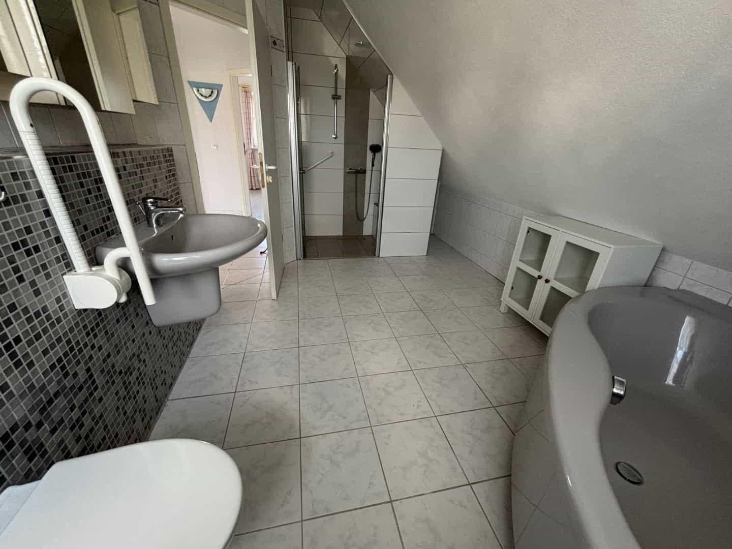 Predaj domu 137 m², pozemok 877 m², Auf dem Knorren 11, Amöneburg, Hesensko Predaj domu 137 m², pozemok 877 m², Auf dem Knorren 11, Amöneburg, Hesensko