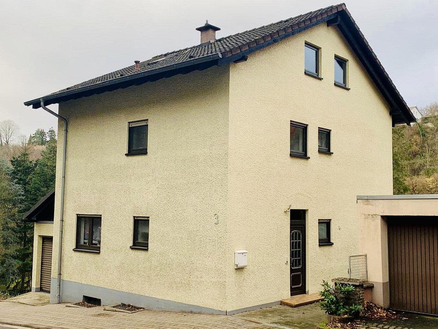 Predaj domu 244 m², pozemok 723 m², Kaiserslautern, Porýnie-Falcko Predaj domu 244 m², pozemok 723 m², Kaiserslautern, Porýnie-Falcko