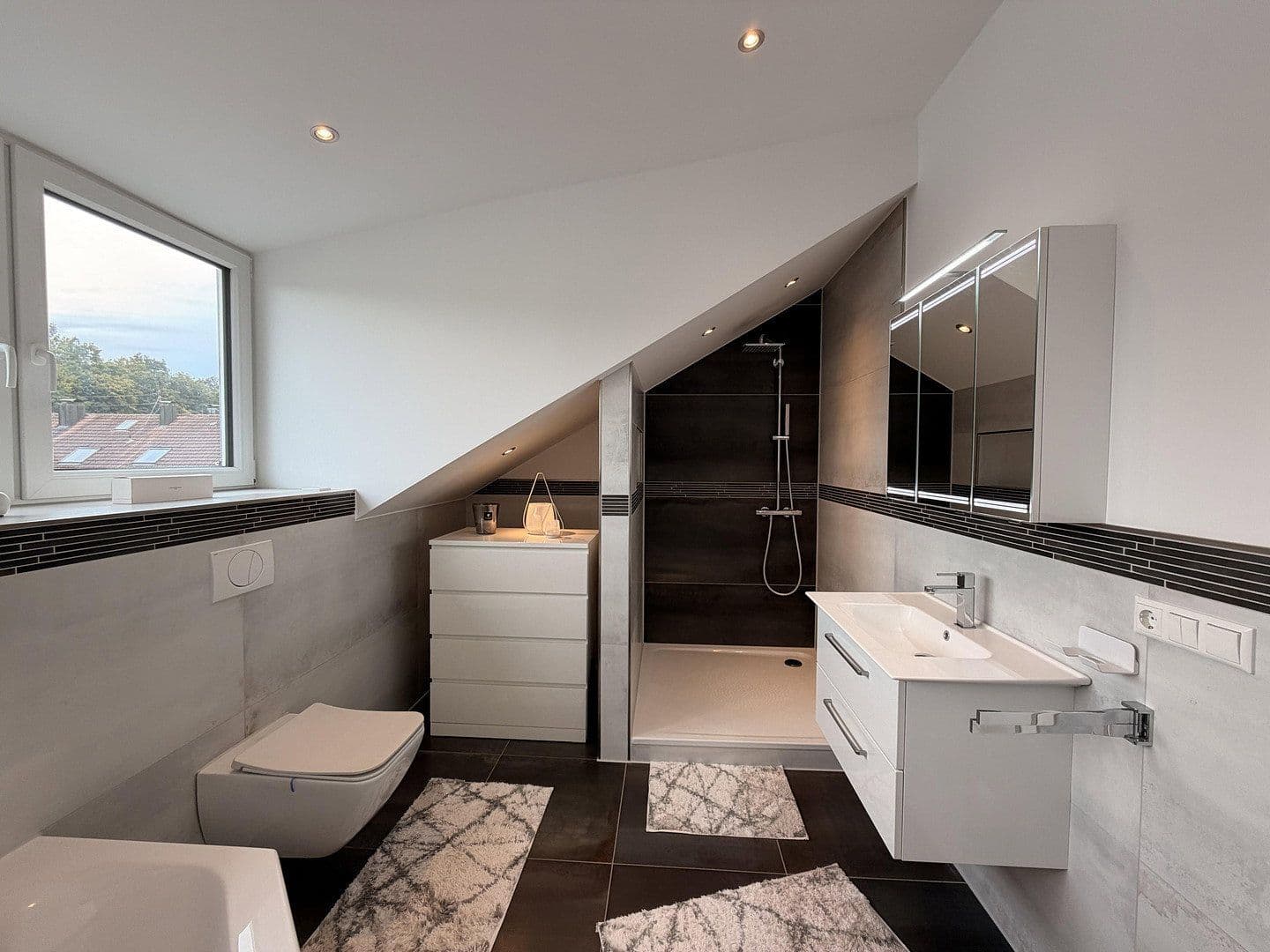 Predaj domu 225 m², pozemok 350 m², Aystetten, Bavorsko Predaj domu 225 m², pozemok 350 m², Aystetten, Bavorsko