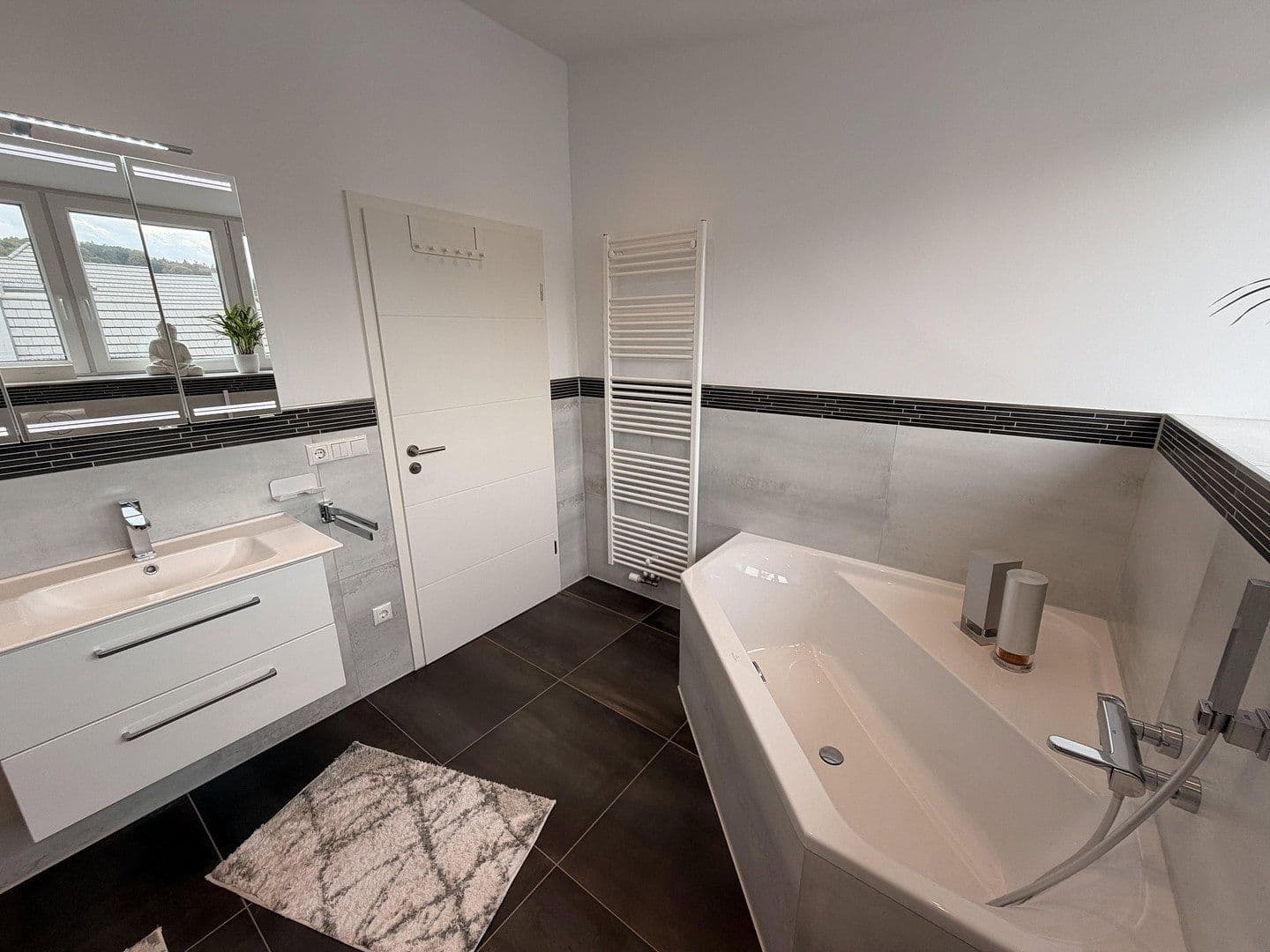 Predaj domu 225 m², pozemok 350 m², Aystetten, Bavorsko Predaj domu 225 m², pozemok 350 m², Aystetten, Bavorsko