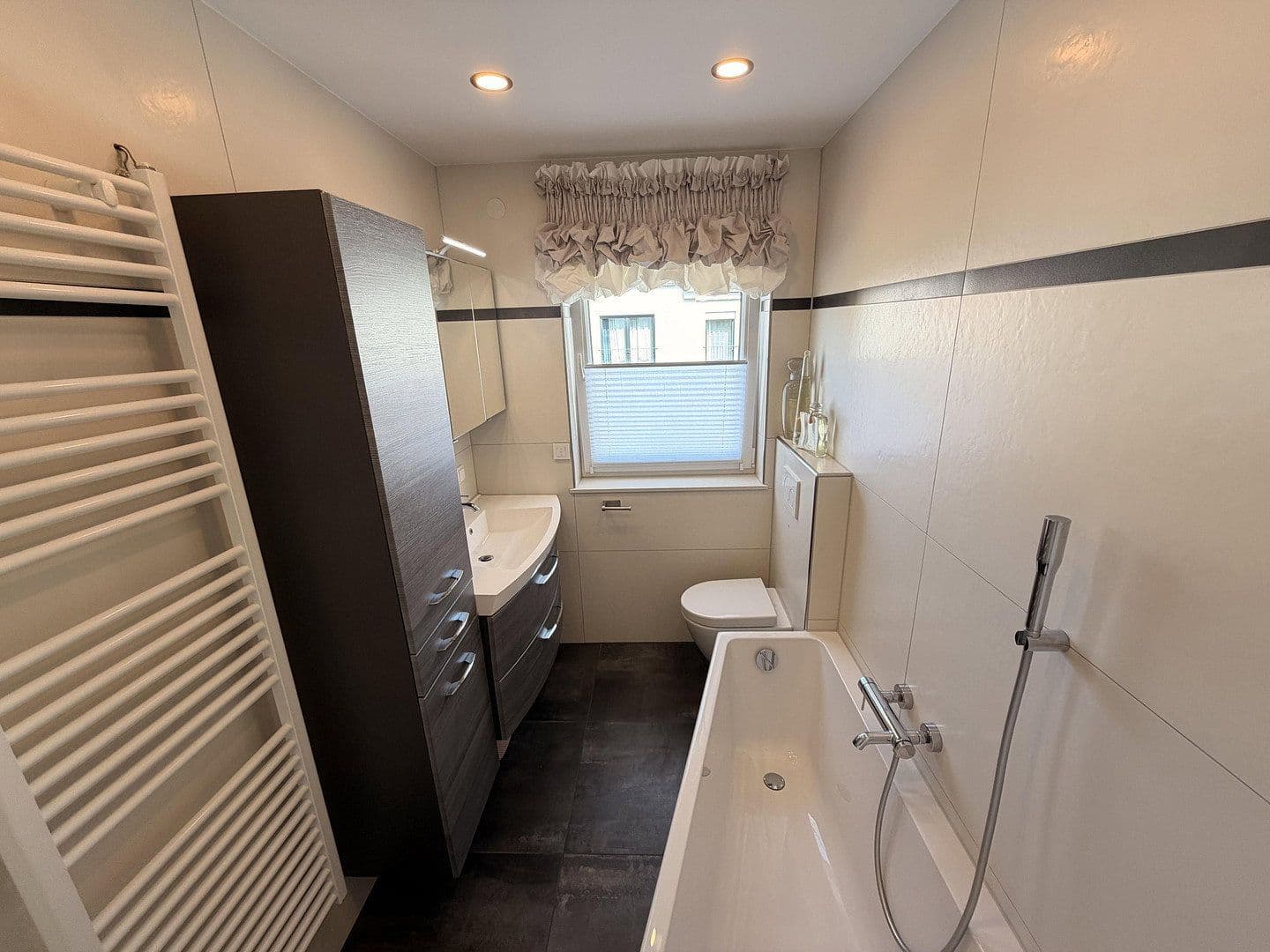 Predaj domu 225 m², pozemok 350 m², Aystetten, Bavorsko Predaj domu 225 m², pozemok 350 m², Aystetten, Bavorsko