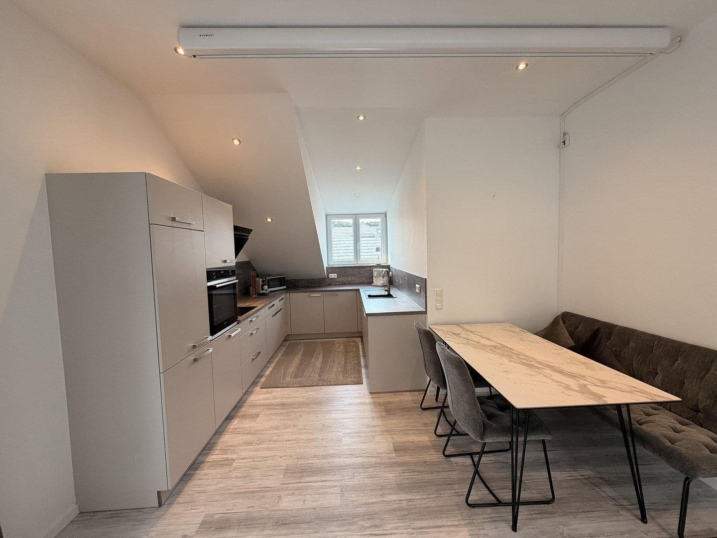 Predaj domu 225 m², pozemok 350 m², Aystetten, Bavorsko Predaj domu 225 m², pozemok 350 m², Aystetten, Bavorsko