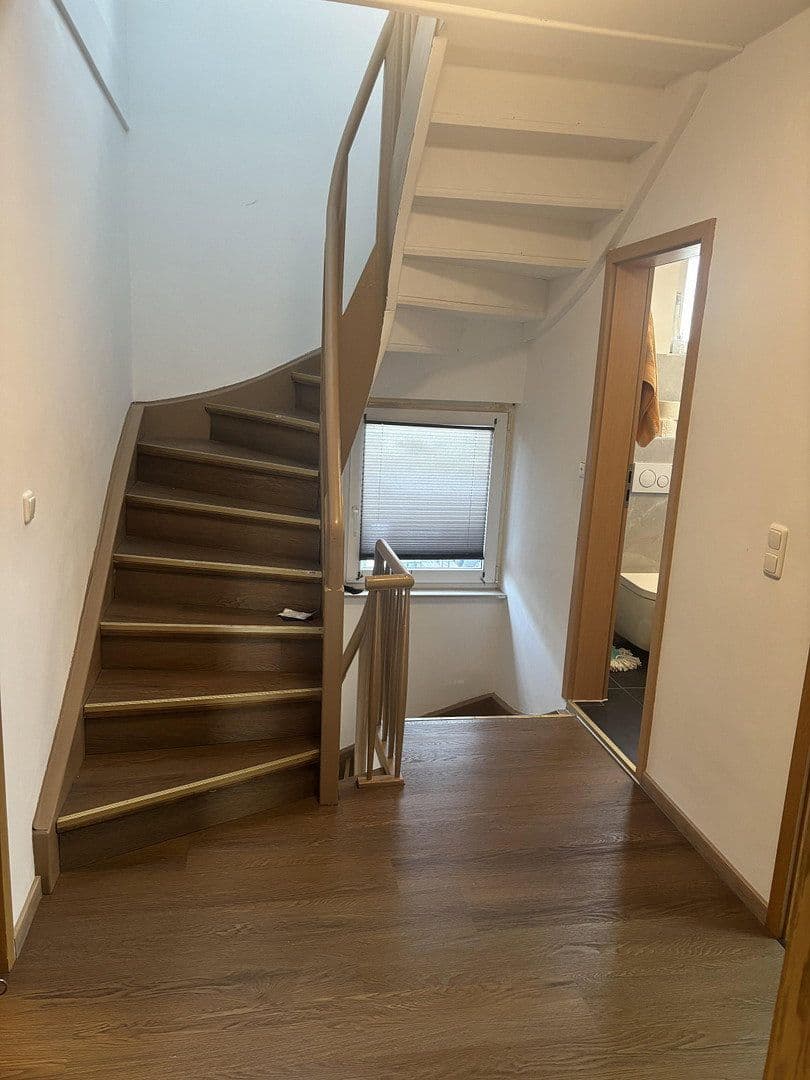 Predaj domu 173 m², pozemok 455 m², Rheinstraße 52, Ingelheim am Rhein, Porýnie-Falcko Predaj domu 173 m², pozemok 455 m², Rheinstraße 52, Ingelheim am Rhein, Porýnie-Falcko