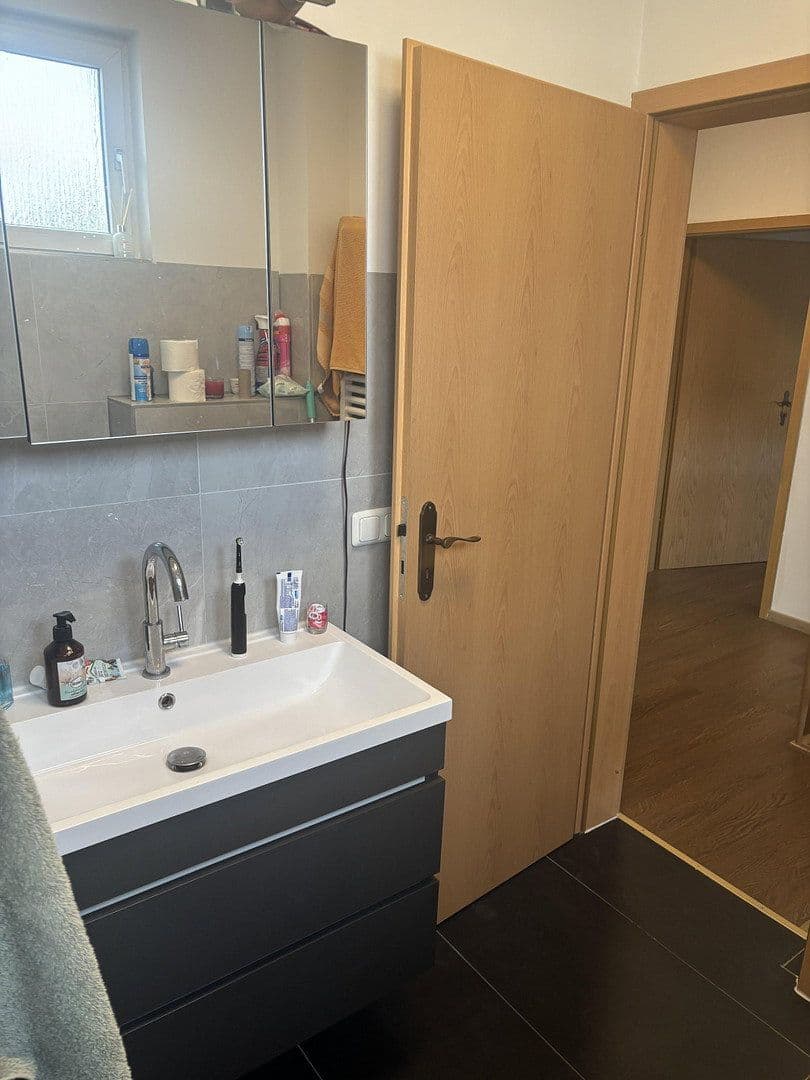 Predaj domu 173 m², pozemok 455 m², Rheinstraße 52, Ingelheim am Rhein, Porýnie-Falcko Predaj domu 173 m², pozemok 455 m², Rheinstraße 52, Ingelheim am Rhein, Porýnie-Falcko