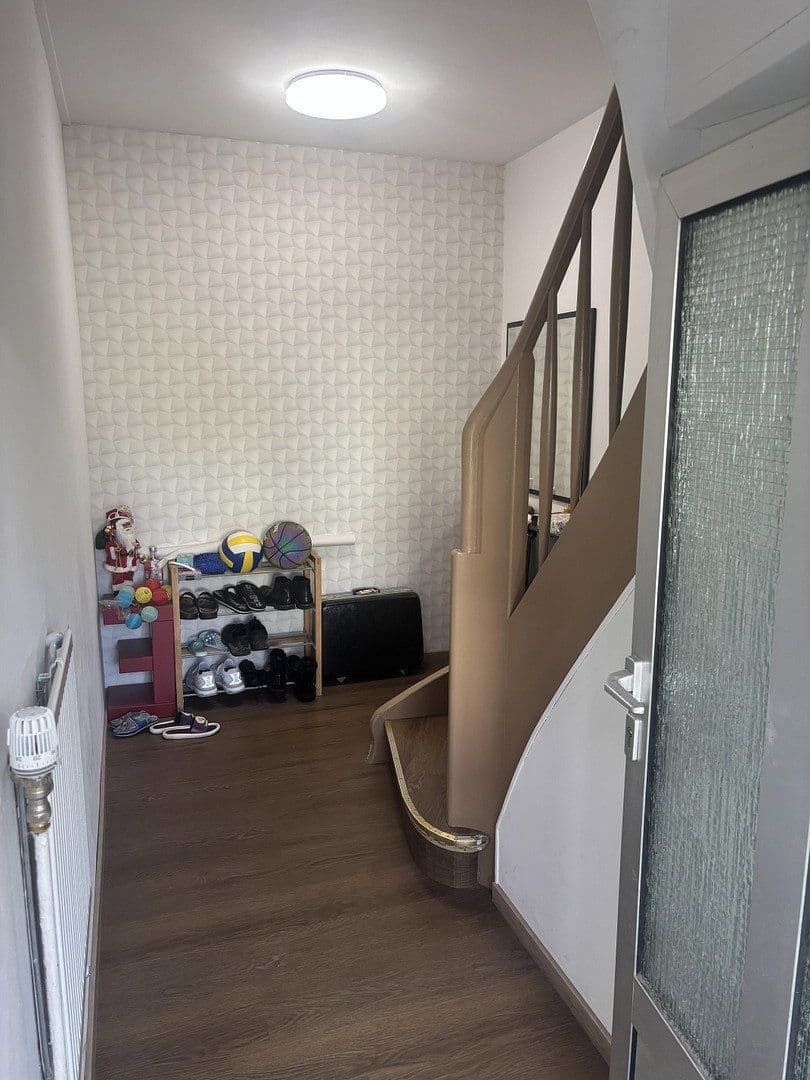 Predaj domu 173 m², pozemok 455 m², Rheinstraße 52, Ingelheim am Rhein, Porýnie-Falcko Predaj domu 173 m², pozemok 455 m², Rheinstraße 52, Ingelheim am Rhein, Porýnie-Falcko