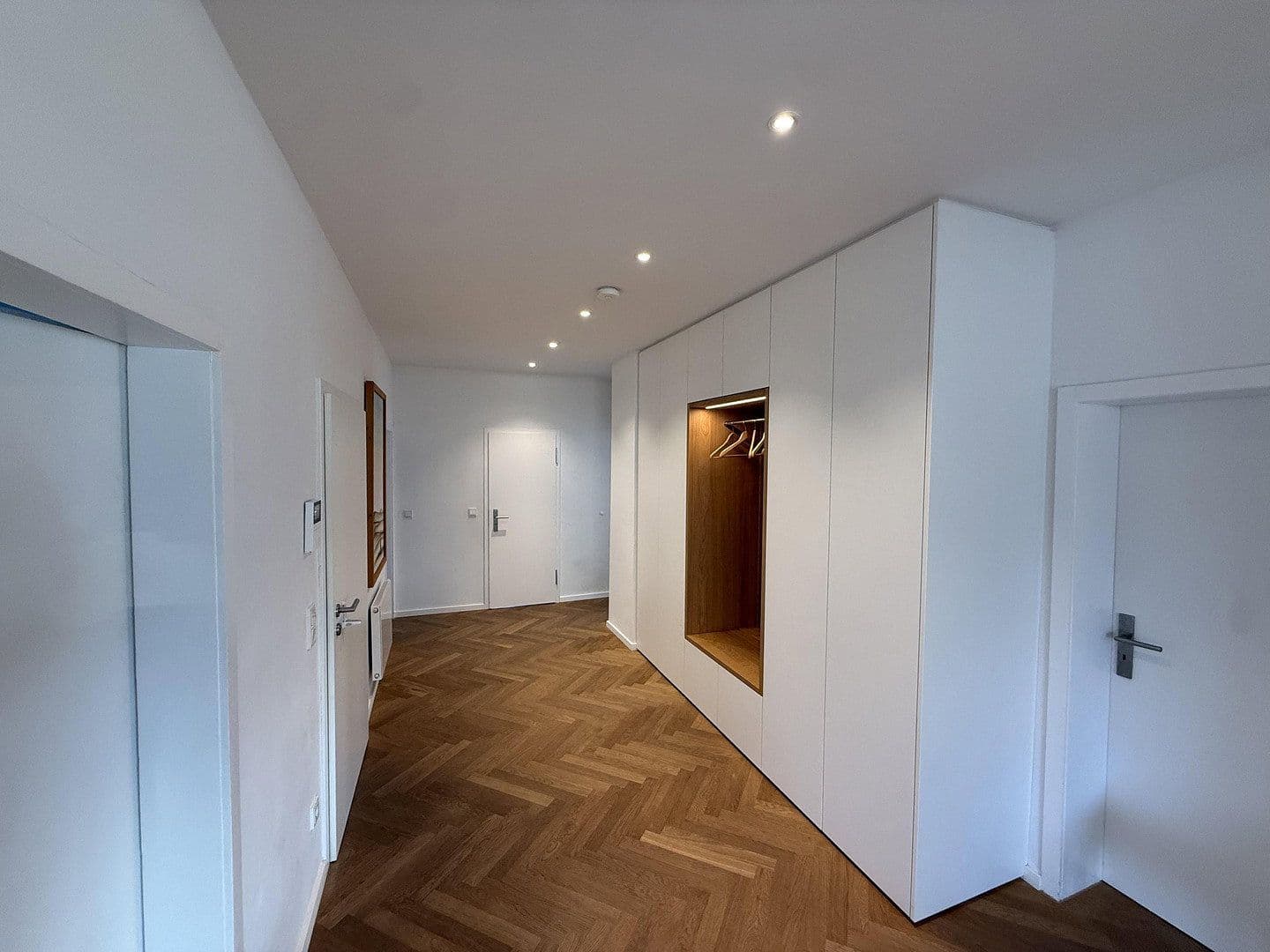 Prenájom bytu 4-izbový 157 m², Kassel, Hesensko Prenájom bytu 4-izbový 157 m², Kassel, Hesensko