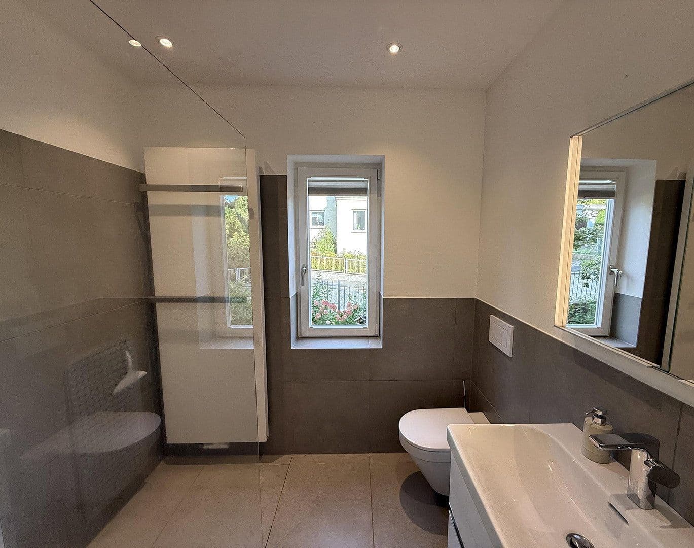 Prenájom bytu 4-izbový 157 m², Kassel, Hesensko Prenájom bytu 4-izbový 157 m², Kassel, Hesensko