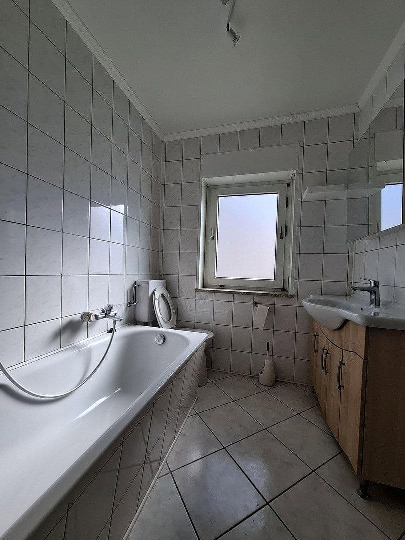Predaj domu 329 m², pozemok 550 m², Am Talblick 17, Oberwesel, Porýnie-Falcko Predaj domu 329 m², pozemok 550 m², Am Talblick 17, Oberwesel, Porýnie-Falcko