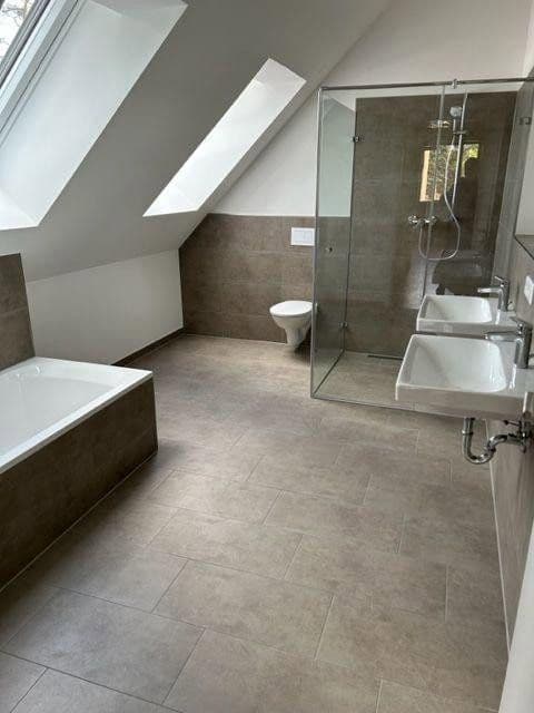 Prenájom bytu 5-izbový 150 m², Wielandstr.5b, Zirndorf, Bavorsko Prenájom bytu 5-izbový 150 m², Wielandstr.5b, Zirndorf, Bavorsko