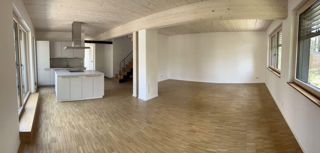 Prenájom bytu 5-izbový 150 m², Wielandstr.5b, Zirndorf, Bavorsko Prenájom bytu 5-izbový 150 m², Wielandstr.5b, Zirndorf, Bavorsko