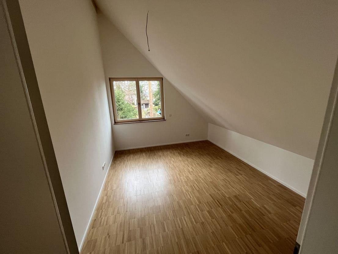 Prenájom bytu 5-izbový 150 m², Wielandstr.5b, Zirndorf, Bavorsko Prenájom bytu 5-izbový 150 m², Wielandstr.5b, Zirndorf, Bavorsko