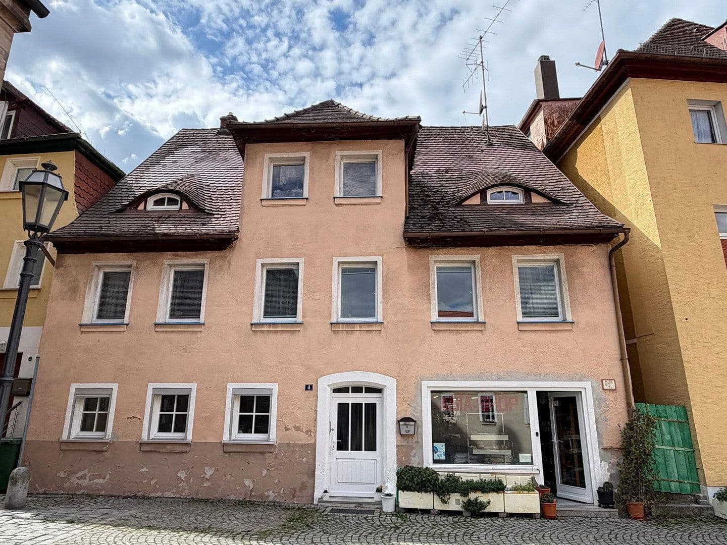 Predaj domu 295 m², pozemok 140 m², Gunzenhausen, Bavorsko Predaj domu 295 m², pozemok 140 m², Gunzenhausen, Bavorsko