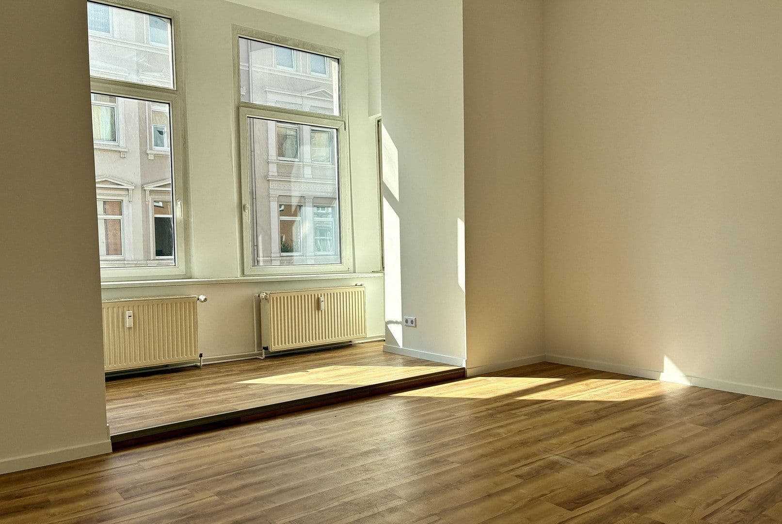 Prenájom bytu 5-izbový 141 m², Friedrich-Wilhelm-Straße 38, Braunschweig, Dolné Sasko Prenájom bytu 5-izbový 141 m², Friedrich-Wilhelm-Straße 38, Braunschweig, Dolné Sasko