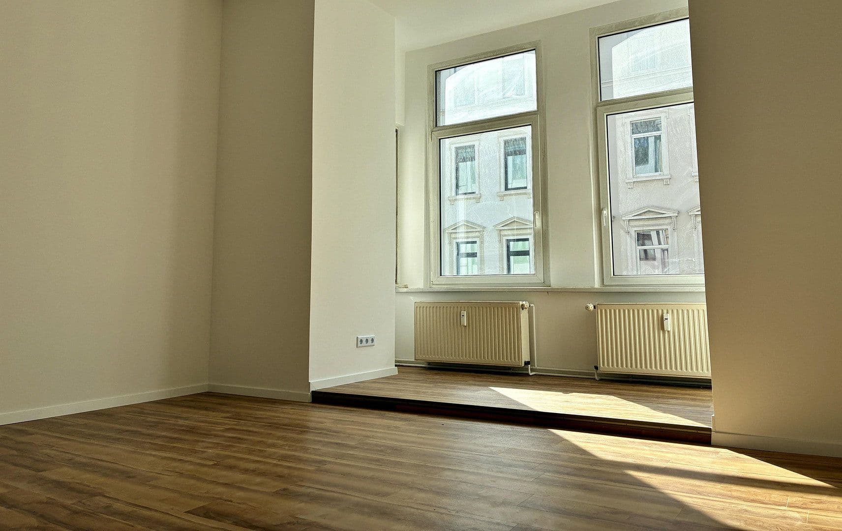 Prenájom bytu 5-izbový 141 m², Friedrich-Wilhelm-Straße 38, Braunschweig, Dolné Sasko Prenájom bytu 5-izbový 141 m², Friedrich-Wilhelm-Straße 38, Braunschweig, Dolné Sasko