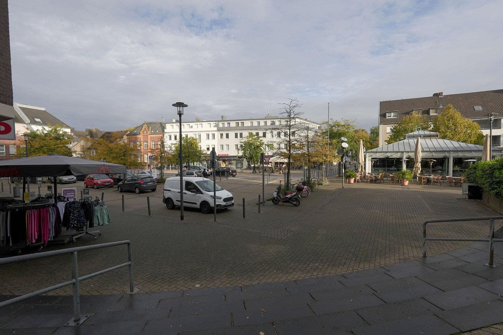 Predaj domu 1.780 m², pozemok 1.162 m², Konstantinplatz.5, Nordrhein-Westfalen - Mönchengladbach, Severné Porýnie - Westfálsko Predaj domu 1.780 m², pozemok 1.162 m², Konstantinplatz.5, Nordrhein-Westfalen - Mönchengladbach, Severné Porýnie - Westfálsko