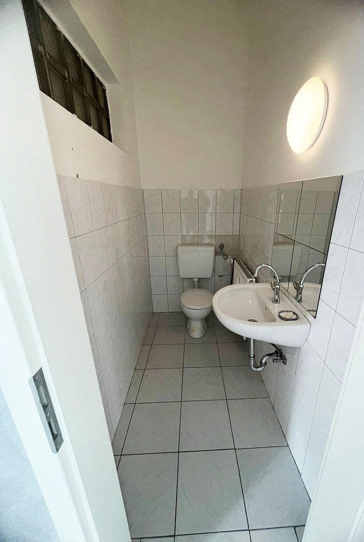 Predaj domu 1.780 m², pozemok 1.162 m², Konstantinplatz.5, Nordrhein-Westfalen - Mönchengladbach, Severné Porýnie - Westfálsko Predaj domu 1.780 m², pozemok 1.162 m², Konstantinplatz.5, Nordrhein-Westfalen - Mönchengladbach, Severné Porýnie - Westfálsko