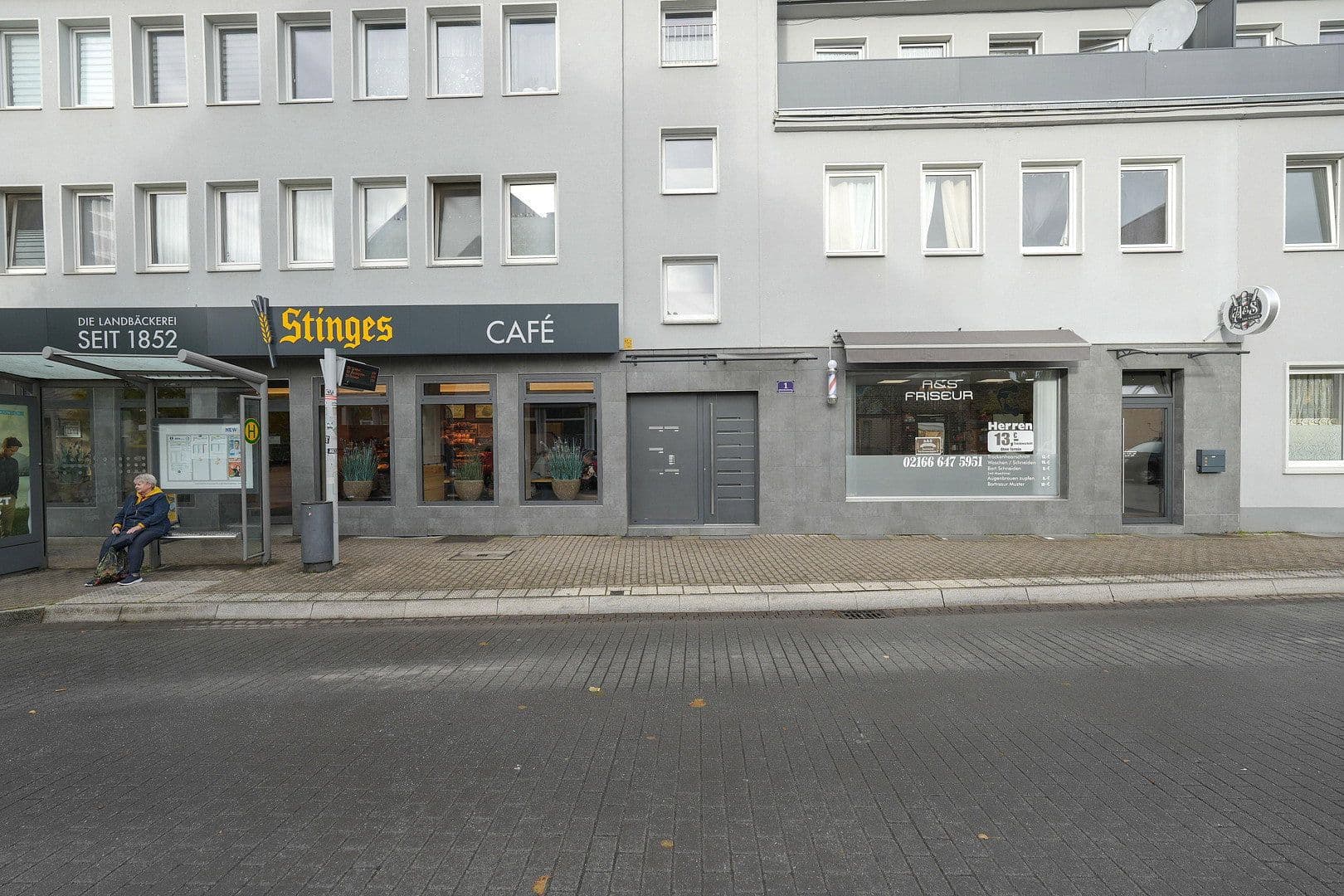 Predaj domu 1.780 m², pozemok 1.162 m², Konstantinplatz.5, Nordrhein-Westfalen - Mönchengladbach, Severné Porýnie - Westfálsko Predaj domu 1.780 m², pozemok 1.162 m², Konstantinplatz.5, Nordrhein-Westfalen - Mönchengladbach, Severné Porýnie - Westfálsko