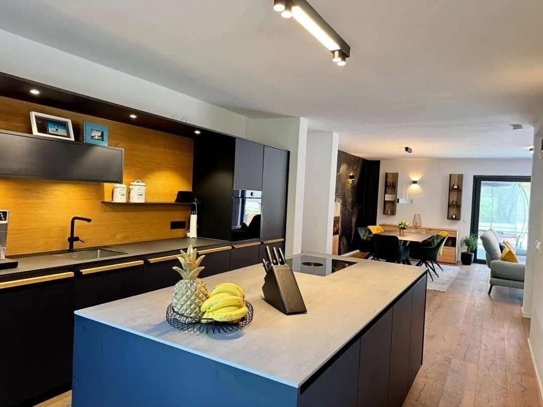 Predaj domu 460 m², pozemok 447 m², Karlsruhe, Bádensko-Wurttembersko Predaj domu 460 m², pozemok 447 m², Karlsruhe, Bádensko-Wurttembersko